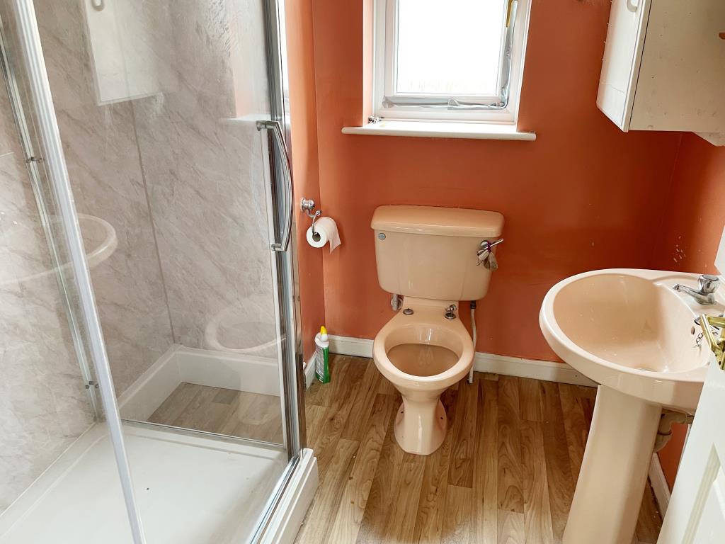 Lot: 31 - THREE-BEDROOM HOUSE WITH GARAGE -
